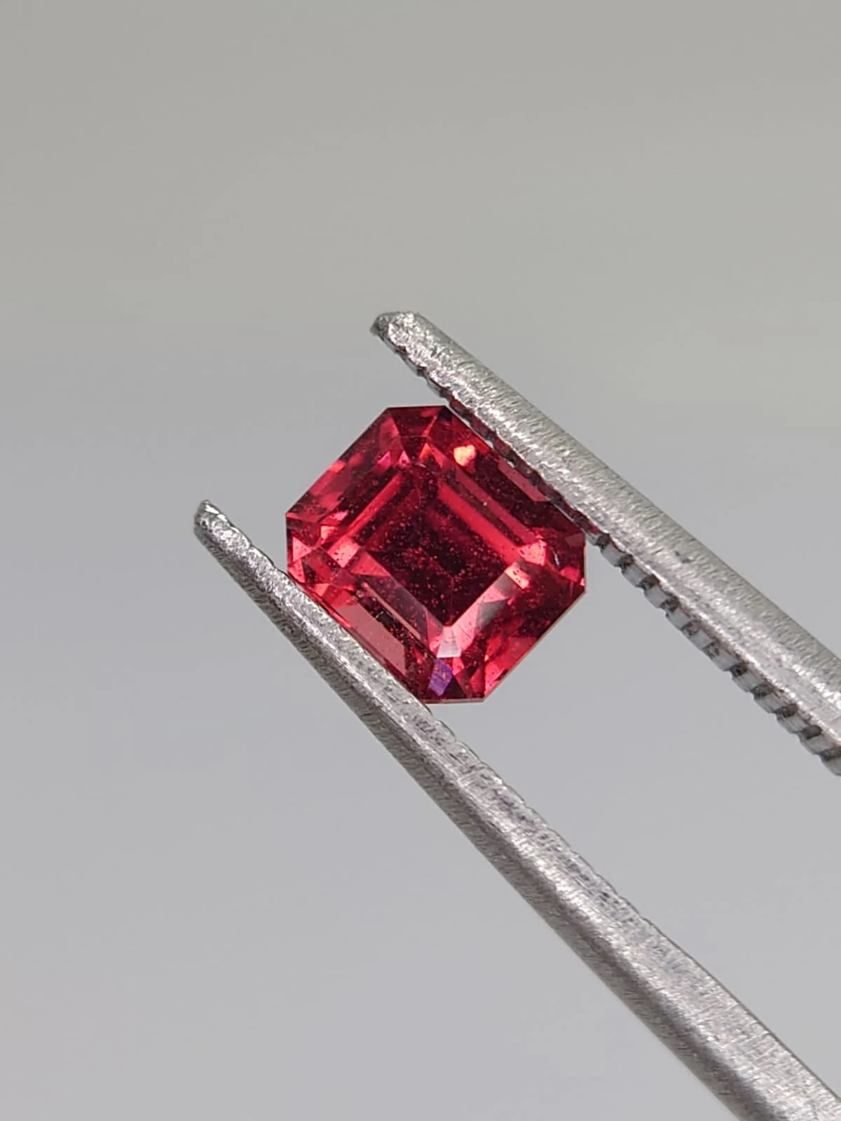 1ct Natural Emerald Faceted Umbalite Garnet from Tanzania — view 2